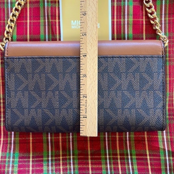 Brand New Michael Kors Large Chain Crossbody Clutch Purse in Brown & Luggage - Picture 8 of 16